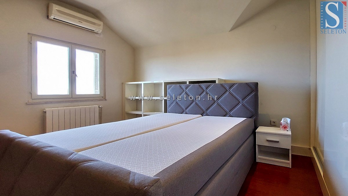 Poreč-Parenzo, appartamento di 127 m2 in vendita con vista mare, a 500 m dal mare