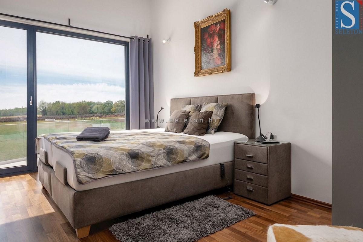 Istria, Poreč-Parenzo - dintorni, villa moderna di 437 m2 con piscina e ampio giardino