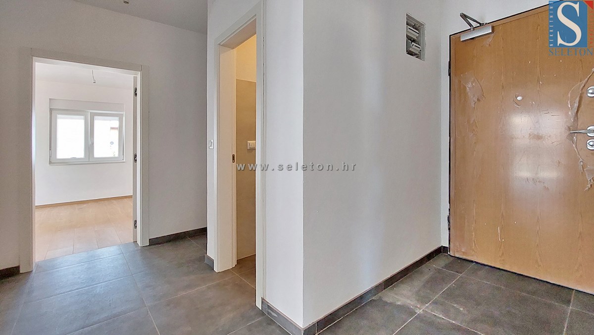 Nuovo appartamento nelle vicinanze di Poreč-Parenzo di 72 m2 con giardino di 170 m2