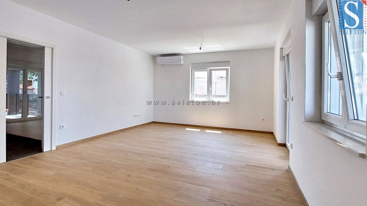 Nuovo appartamento nelle vicinanze di Poreč-Parenzo di 72 m2 con giardino di 170 m2
