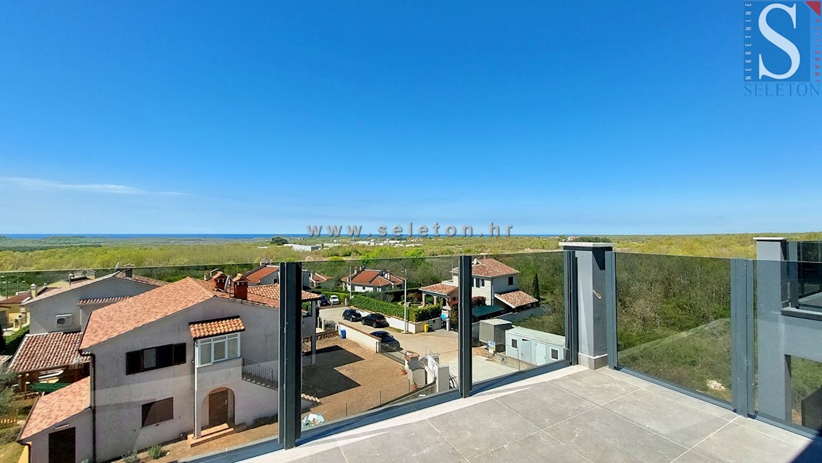 Appartamento a Parenzo di 82 m2 con vista mare