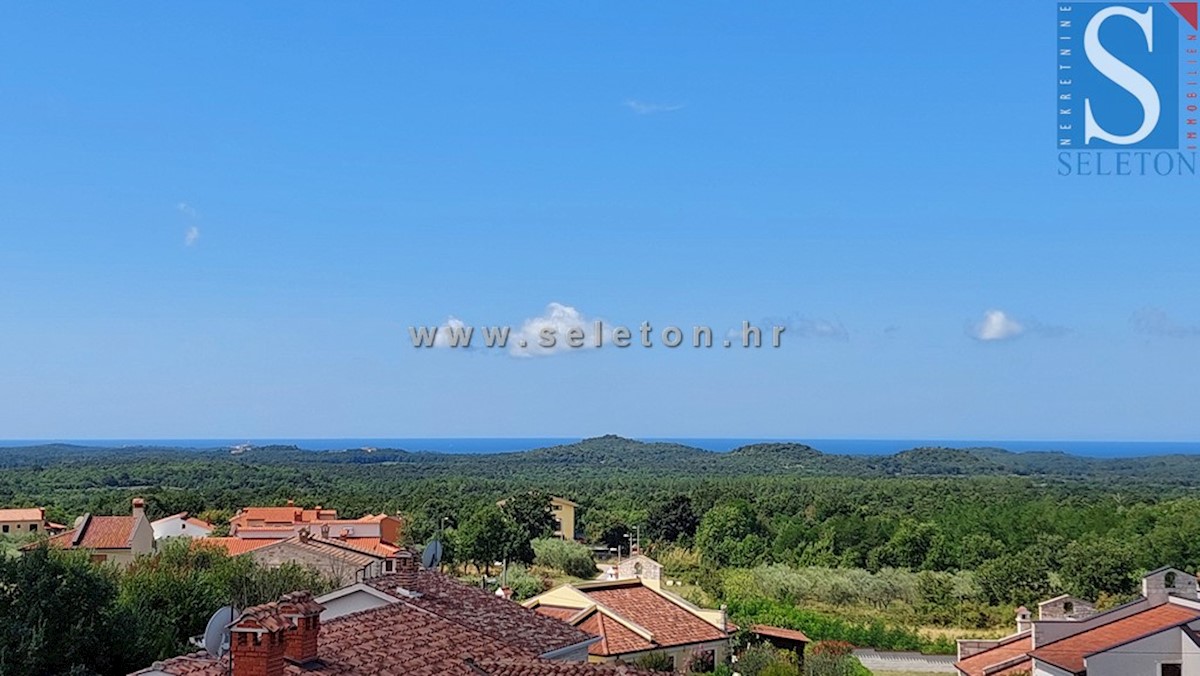 Appartamento a Parenzo di 82 m2 con vista mare