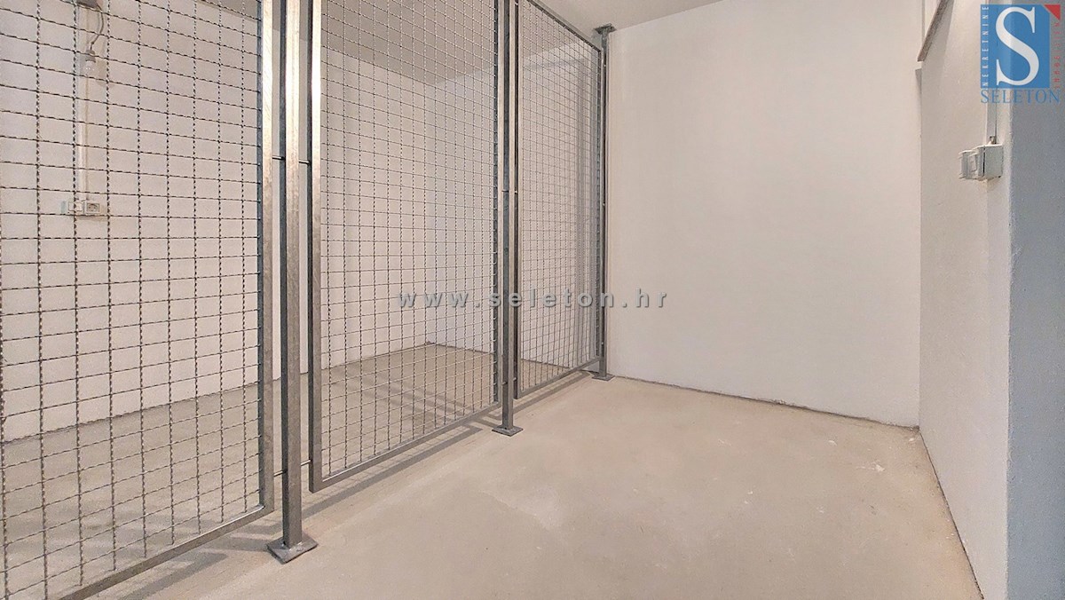 Istria, Poreč, nuovo appartamento di 82 m2 con vista mare vicino a Poreč-Parenzo, 2 posti auto e ripostiglio