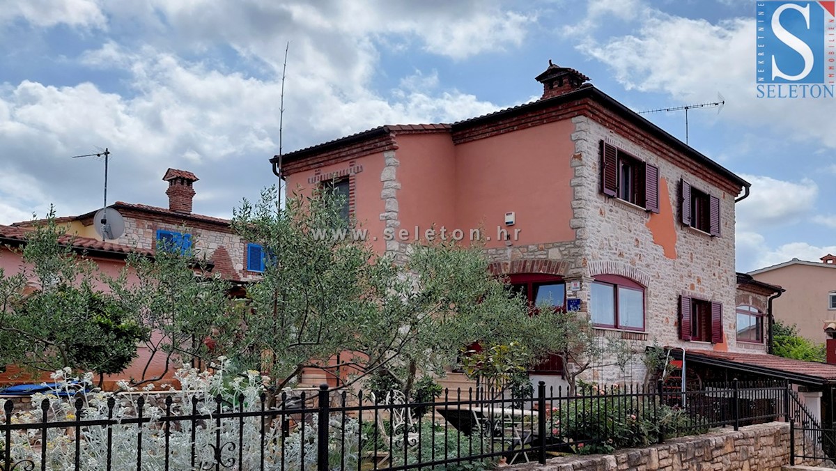 Casa con piscina e vista mare vicino a Parenzo