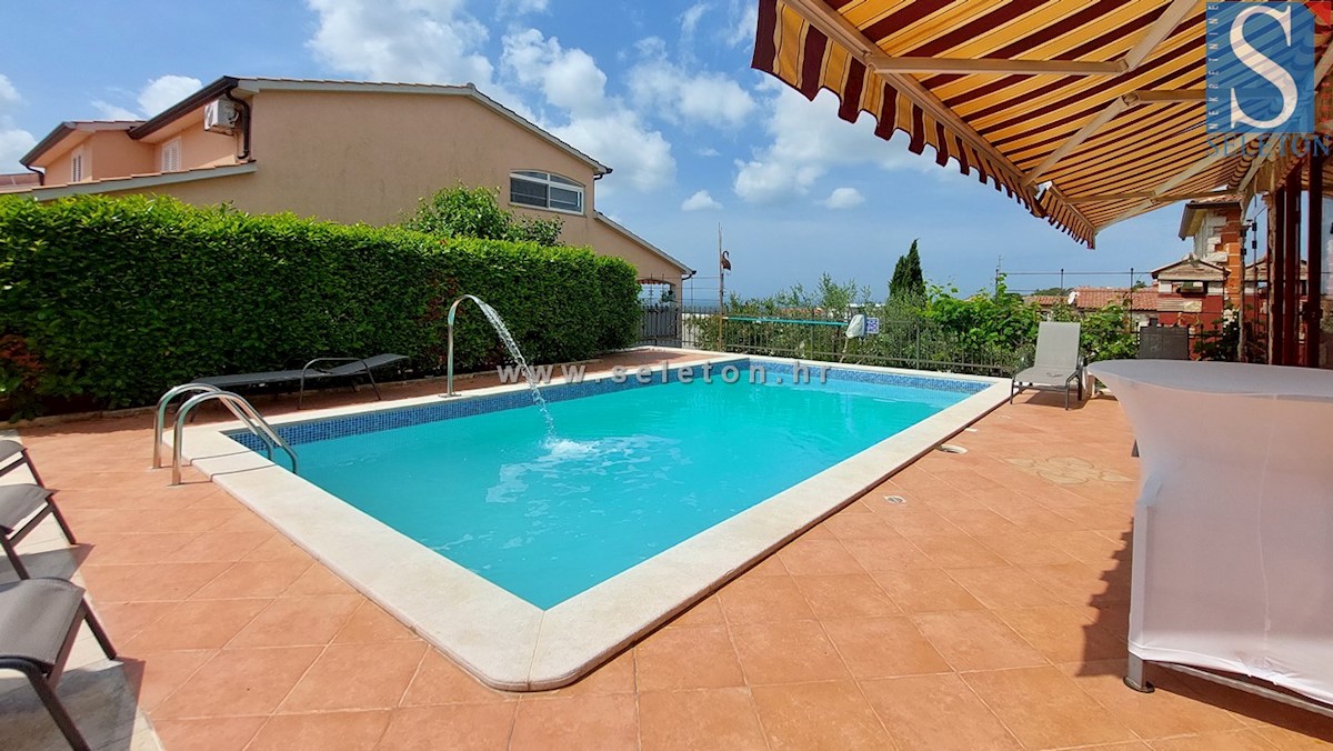 Casa con piscina e vista mare vicino a Parenzo