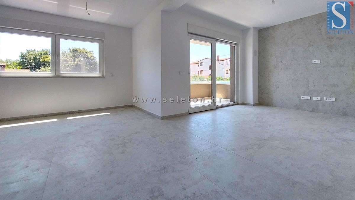 Poreč-Parenzo - nuovo appartamento di 66 m2, 1° piano, 2 posti auto, ASCENSORE