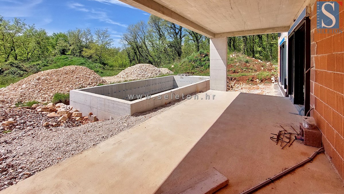 Casa indipendente di 169 m2 con piscina in costruzione