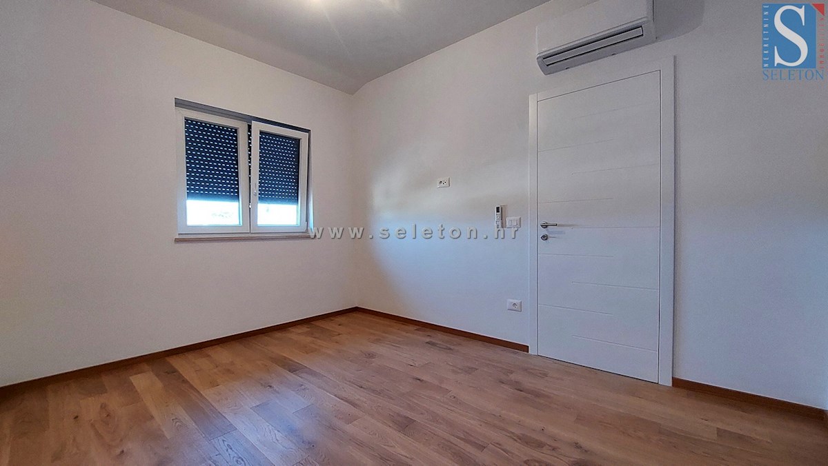 Poreč-Parenzo - dintorni, nuovo appartamento di 72 m2, 2 camere da letto, 2 posti auto