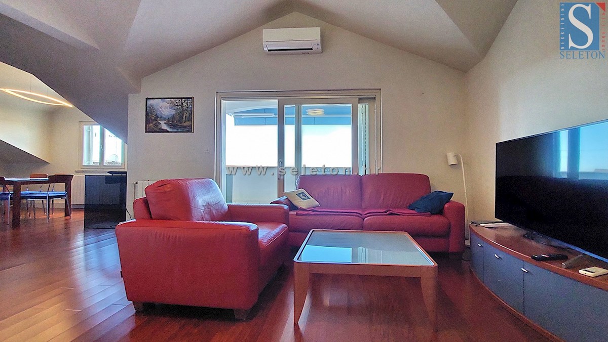 Poreč-Parenzo, appartamento di 127 m2 in vendita con vista mare, a 500 m dal mare