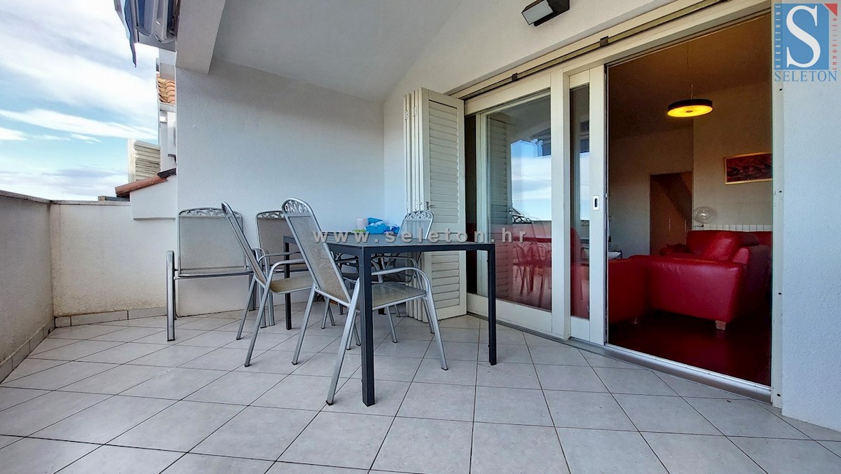 Poreč-Parenzo, appartamento di 127 m2 in vendita con vista mare, a 500 m dal mare