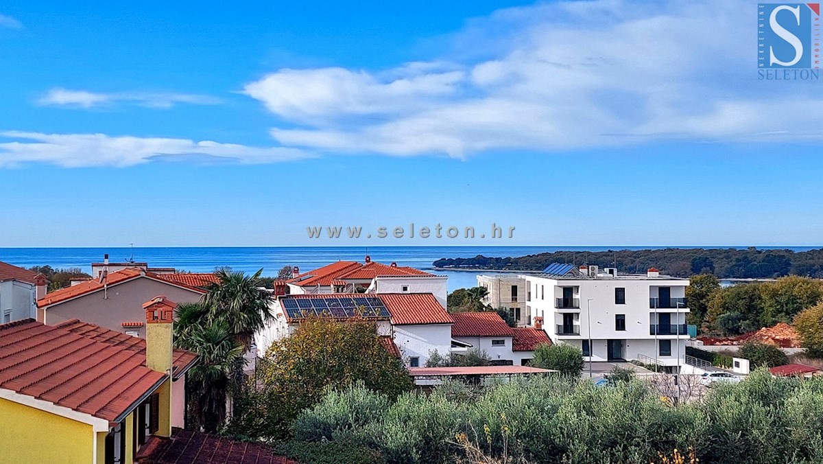 Poreč-Parenzo, appartamento di 127 m2 in vendita con vista mare, a 500 m dal mare