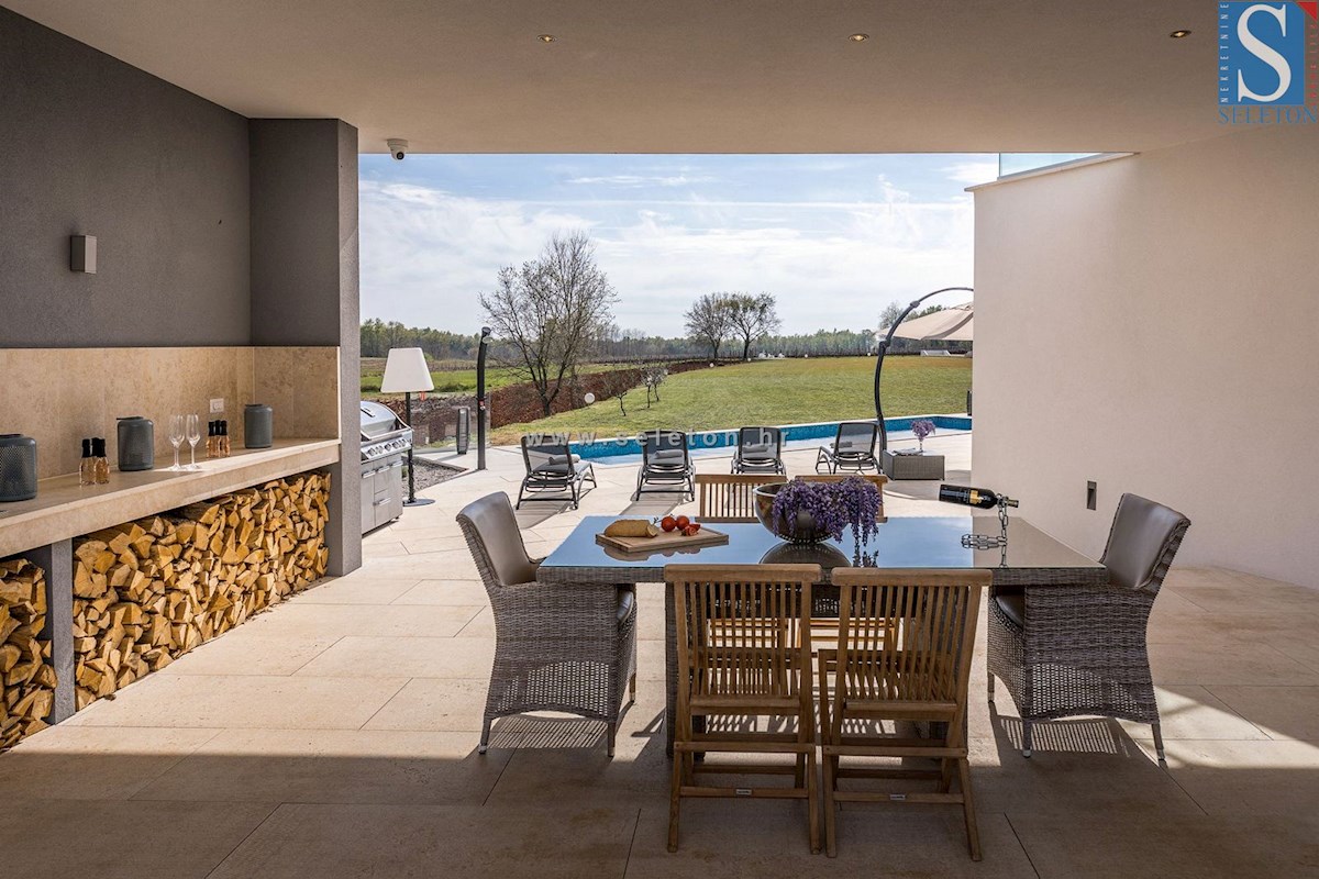 Istria, Poreč-dintorni, villa moderna di 437 m2 con piscina