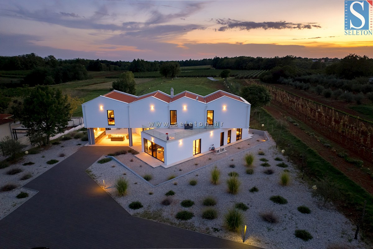 Istria, Poreč-dintorni, villa moderna di 437 m2 con piscina