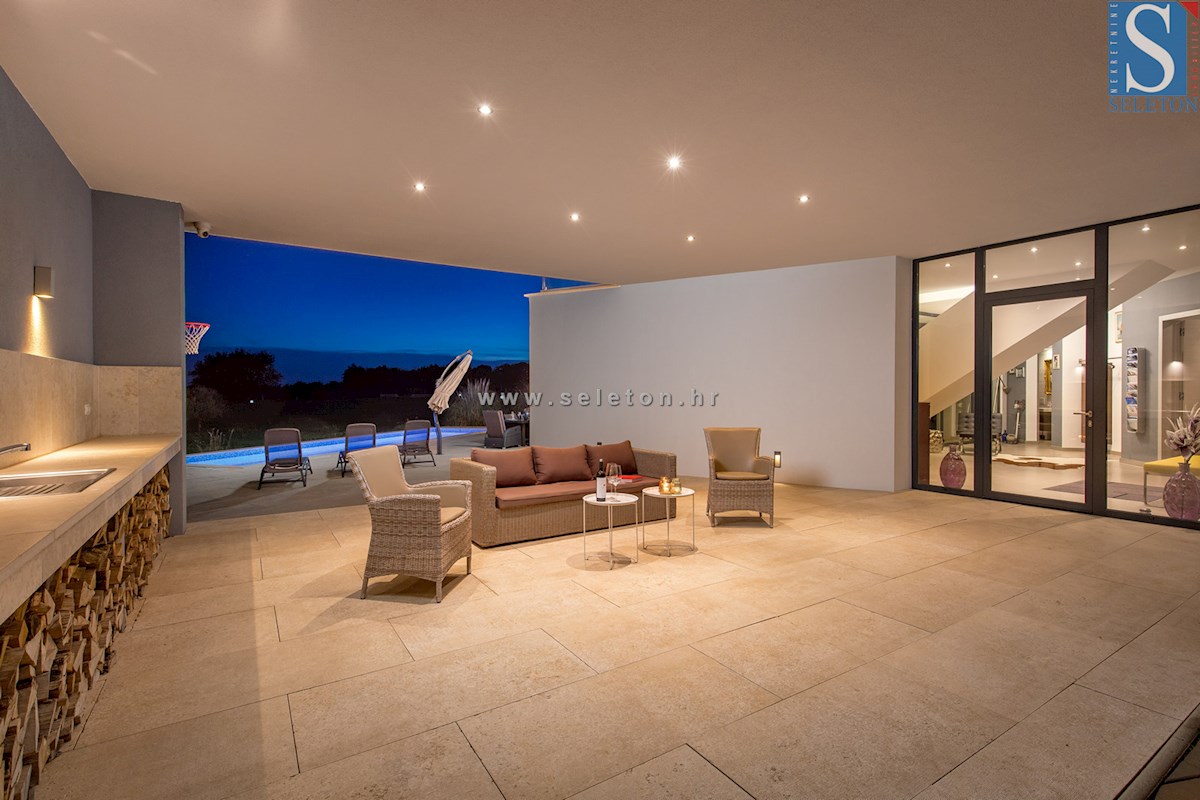 Istria, Poreč-dintorni, villa moderna di 437 m2 con piscina