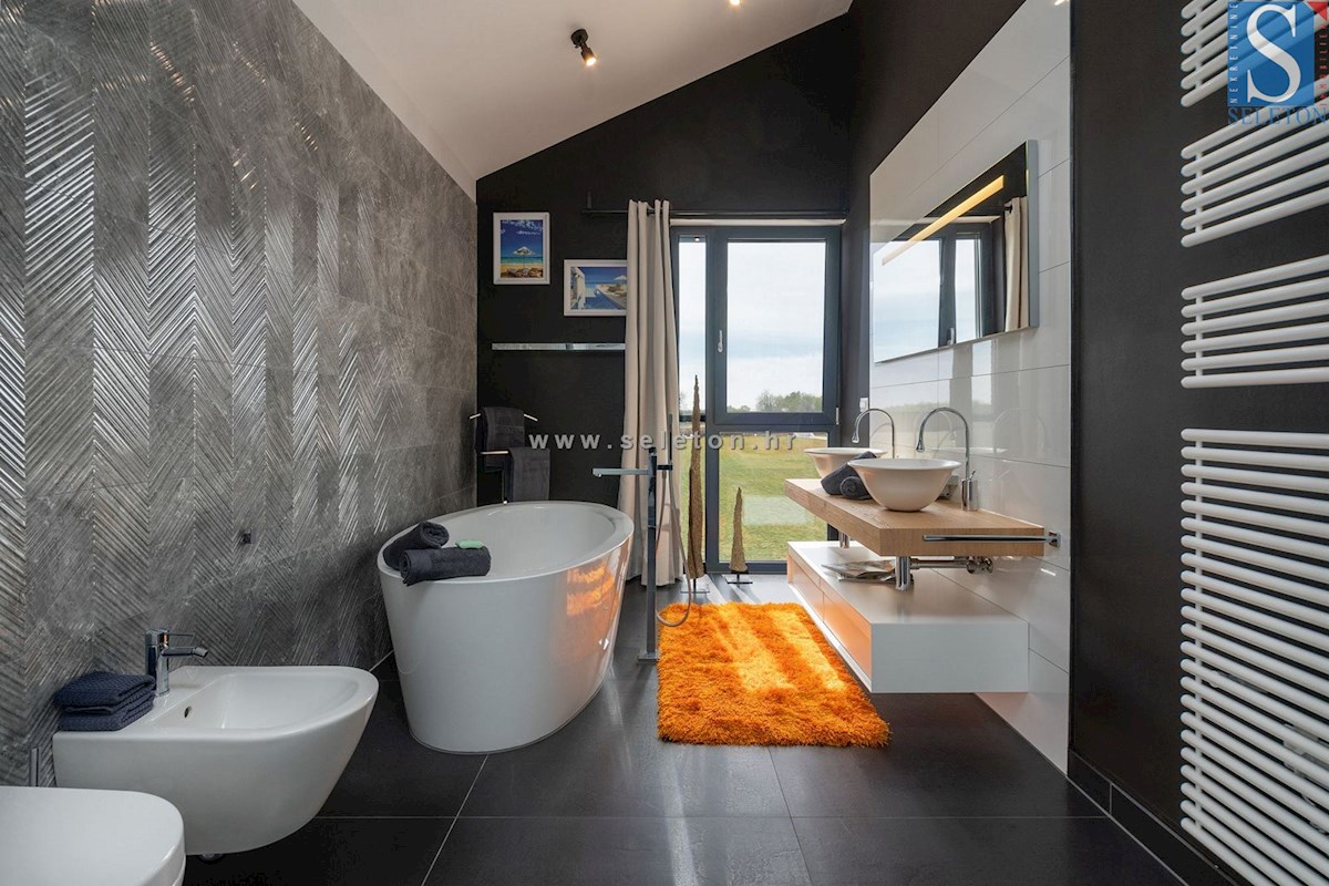 Istria, Poreč-dintorni, villa moderna di 437 m2 con piscina