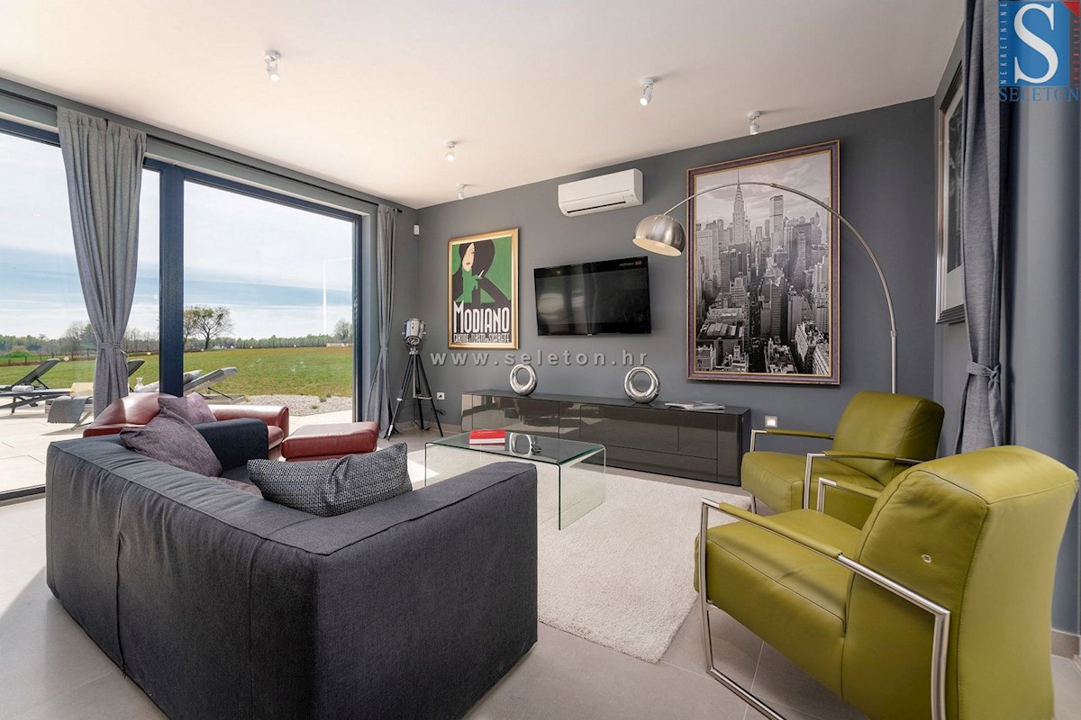 Istria, Poreč-dintorni, villa moderna di 437 m2 con piscina