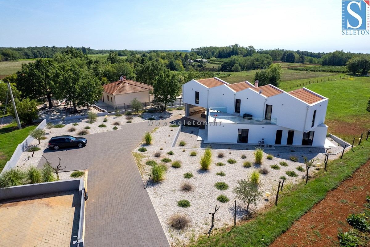 Istria, Poreč-dintorni, villa moderna di 437 m2 con piscina