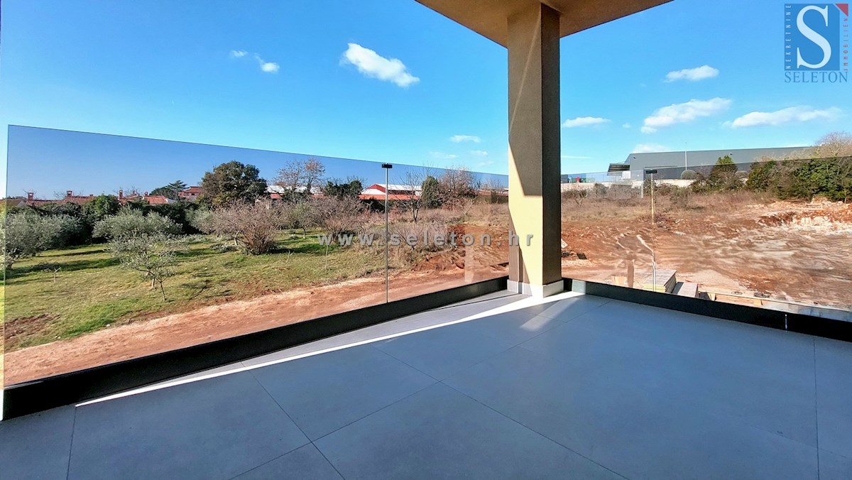 Istria, Poreč, nuovo appartamento di 67 m2 con vista mare, ASCENSORE, 2 posti auto