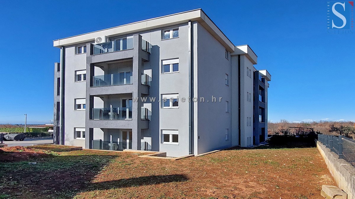 Istria, nuovo appartamento nelle vicinanze di Poreč-Parenzo di 72 m2 con giardino di 200 m2
