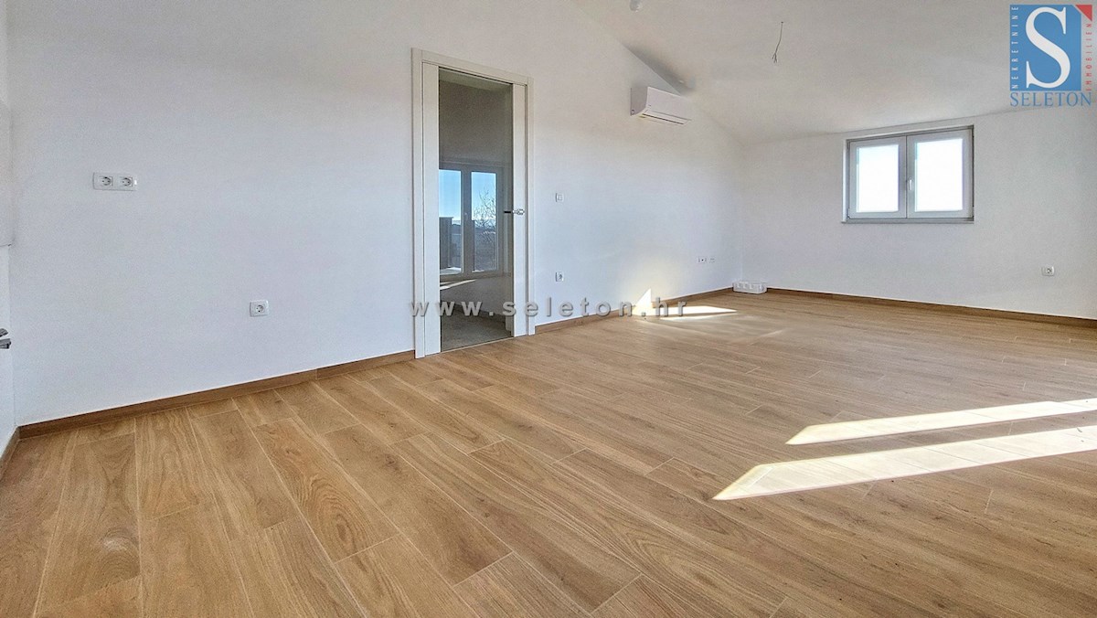 Istria, Poreč, nuovo appartamento di 82 m2 con vista mare vicino a Poreč-Parenzo, 2 posti auto e ripostiglio