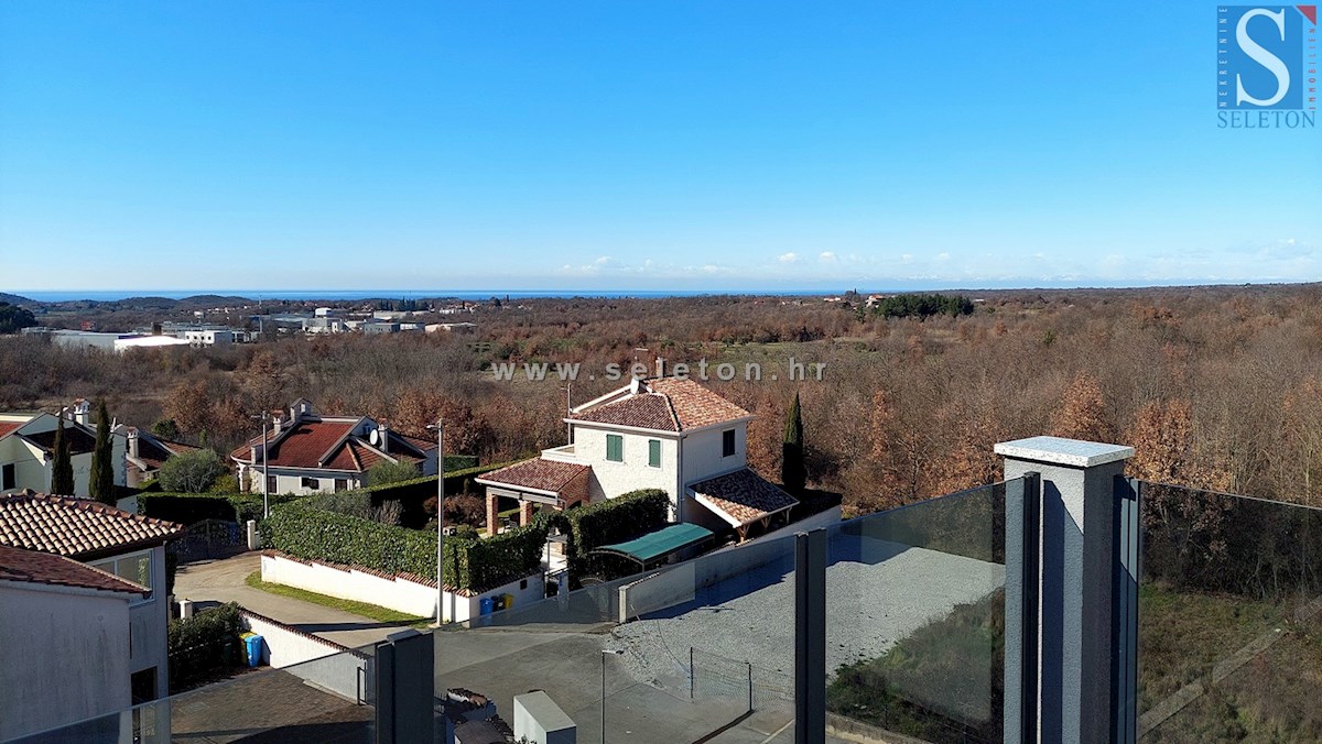 Istria, Poreč, nuovo appartamento di 82 m2 con vista mare vicino a Poreč-Parenzo, 2 posti auto e ripostiglio