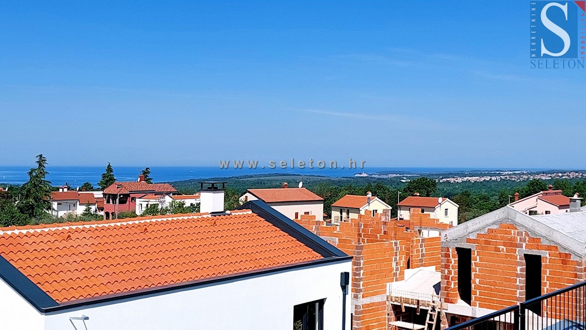 Poreč-Parenzo, nuovo appartamento di 84 m2 + terrazza sul tetto di 56 m2 con vista sul mare