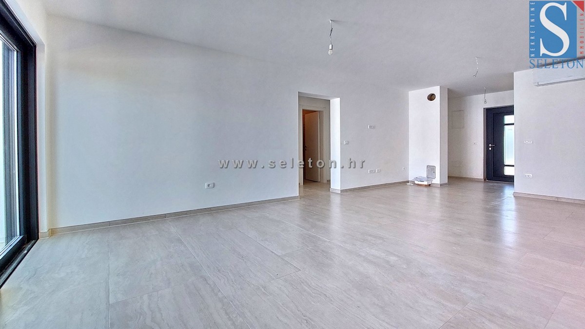 Nuovo appartamento di 84 m2 + terrazza sul tetto di 56 m2 con vista mare