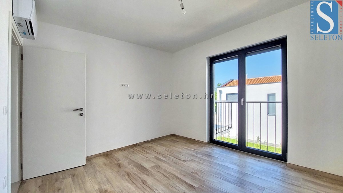 Nuovo appartamento di 84 m2 + terrazza sul tetto di 56 m2 con vista mare