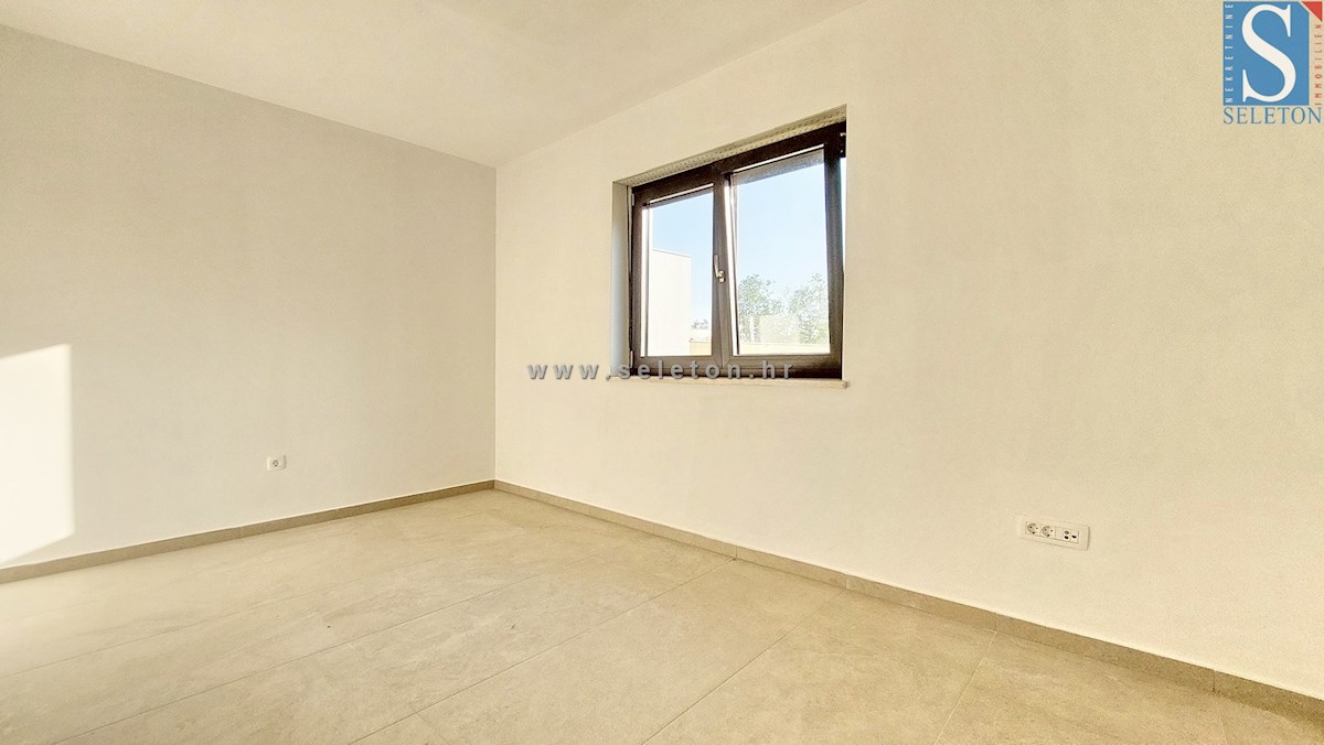 Nuovo appartamento nelle vicinanze di Parenzo di 94 m2 con giardino privato di 161 m2 