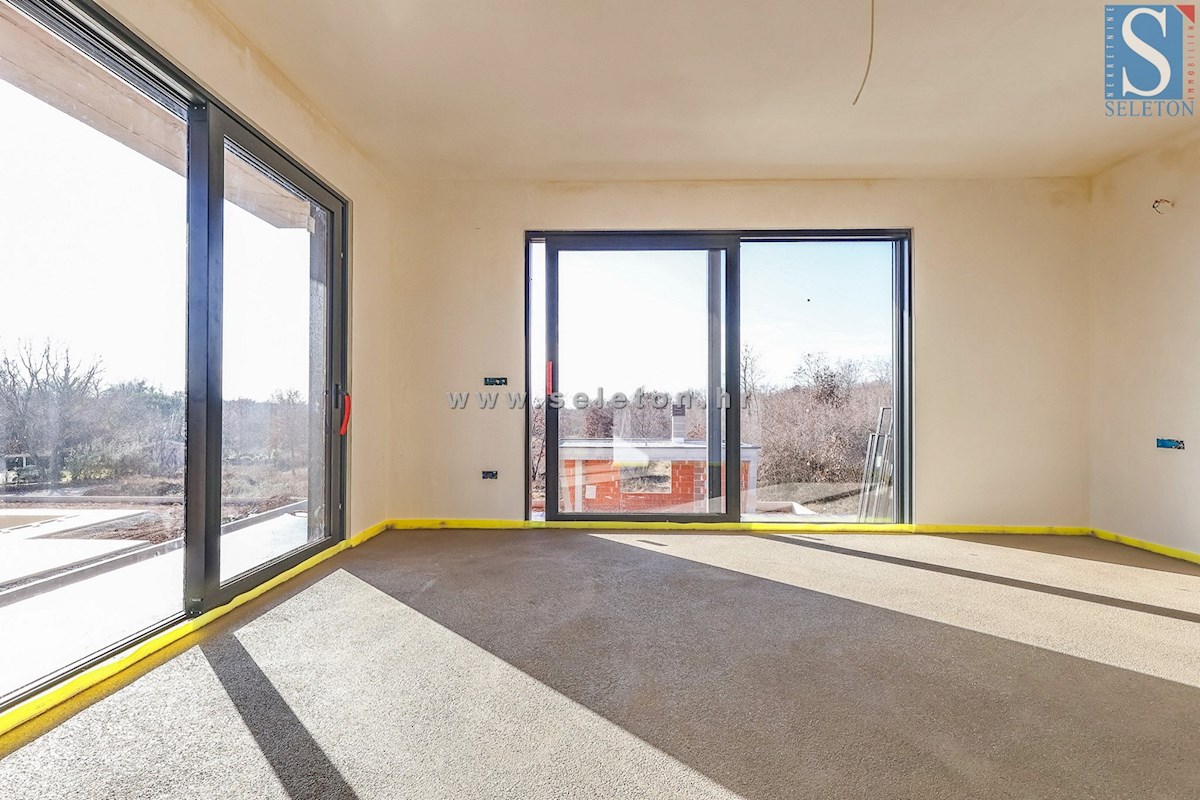 Moderna casa indipendente di 243 m2 con piscina di 36 m2 nelle vicinanze di Poreč-Parenzo - in costruzione