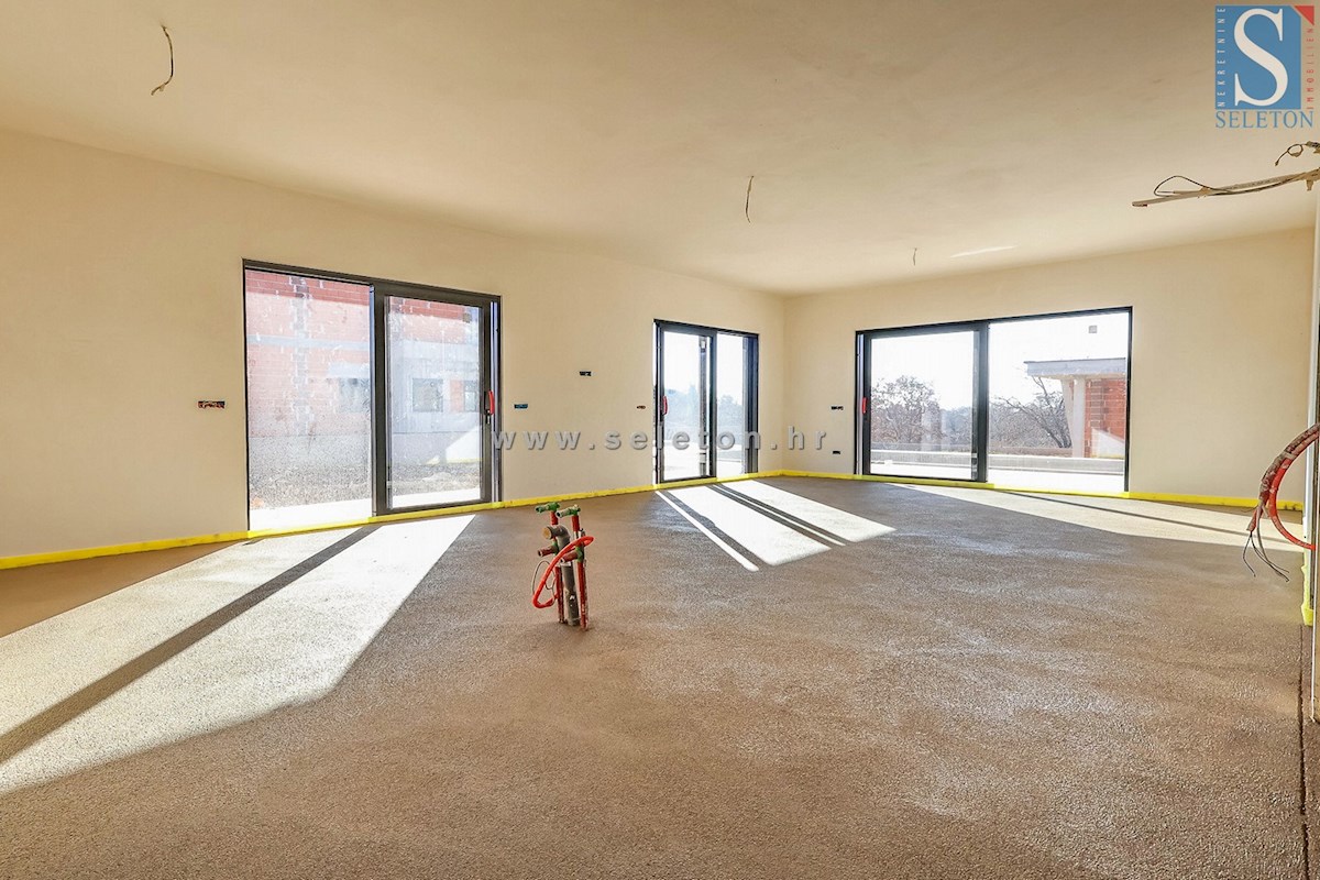 Moderna casa indipendente di 243 m2 con piscina di 36 m2 nelle vicinanze di Poreč-Parenzo - in costruzione