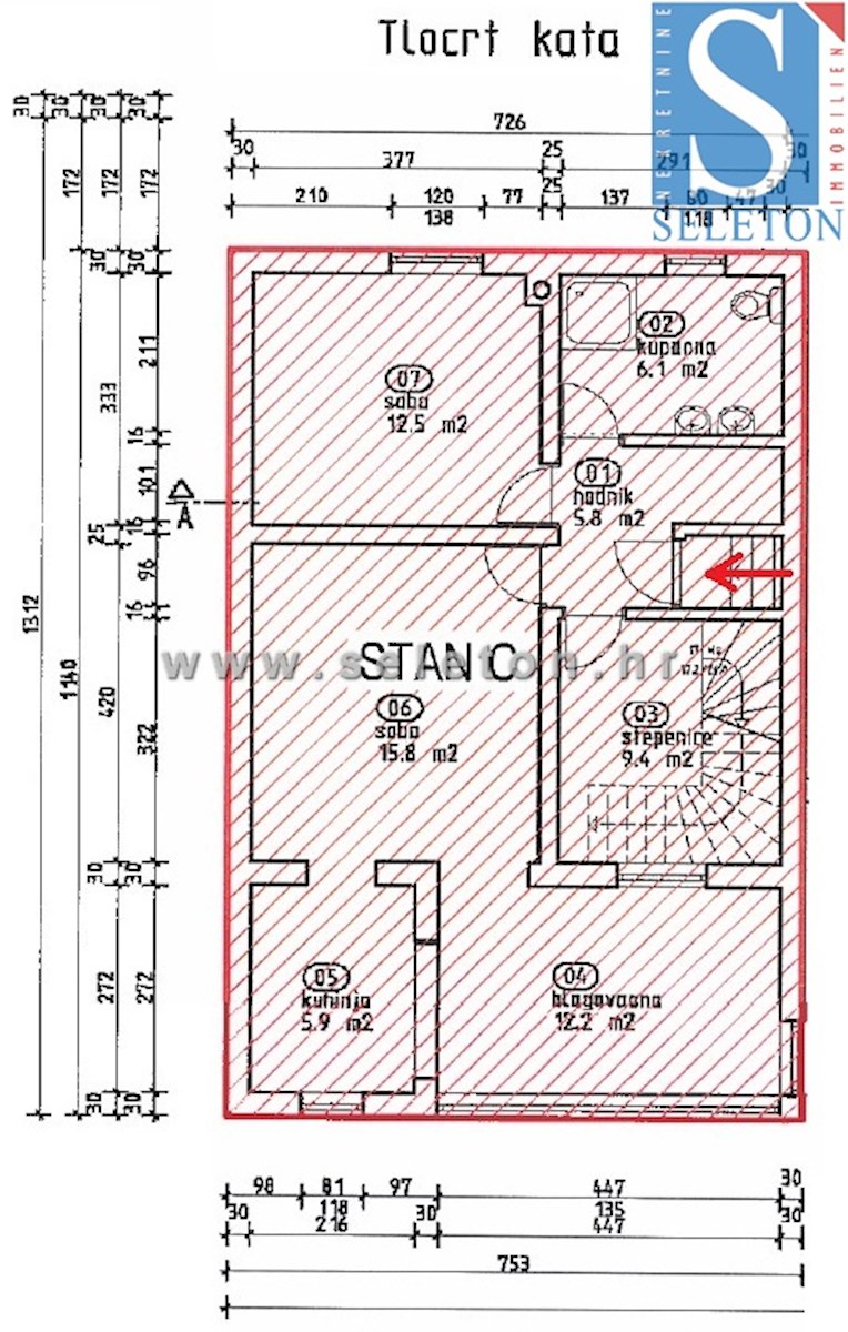 Appartamento ammobiliato di 116 m2 nelle vicinanze di Poreč-Parenzo, riscaldamento centralizzato, giardino 74 m2, 2 posti auto