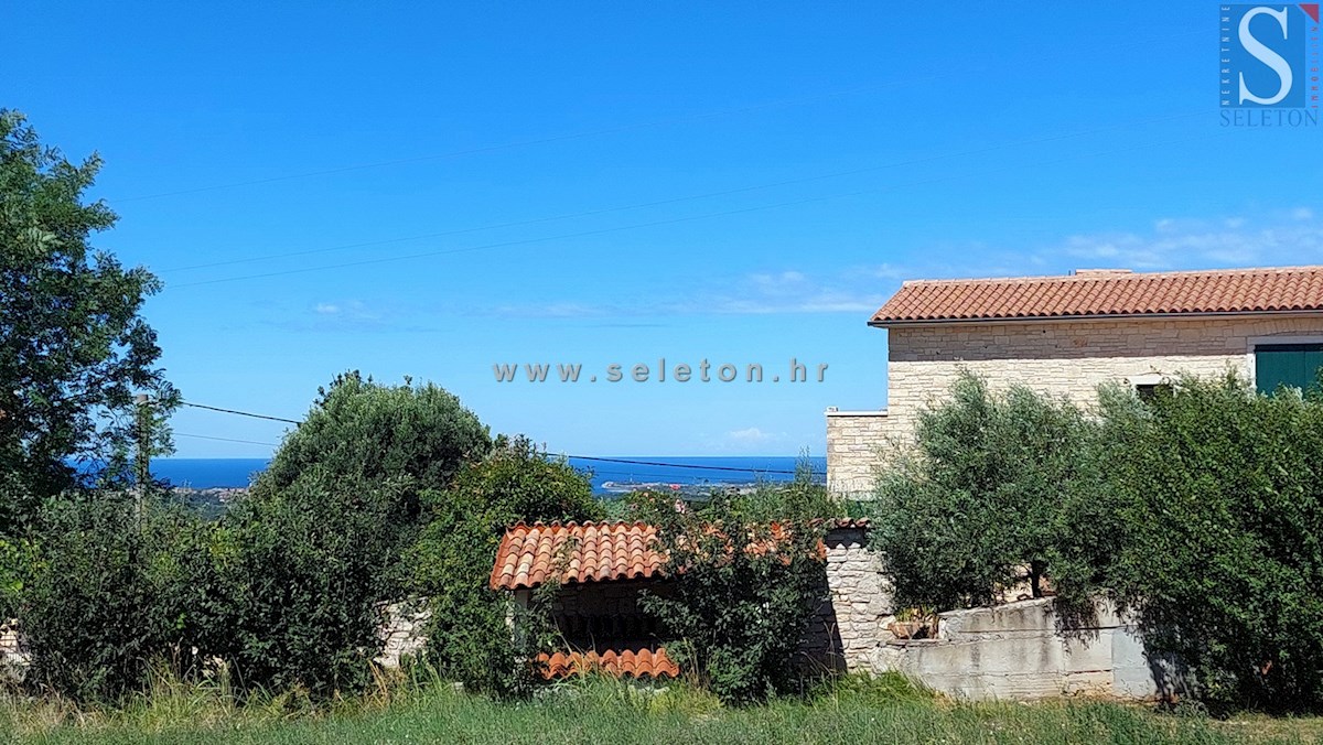 Terreno edificabile con vista mare, superficie 1.158 m2, vicino a Poreč-Parenzo