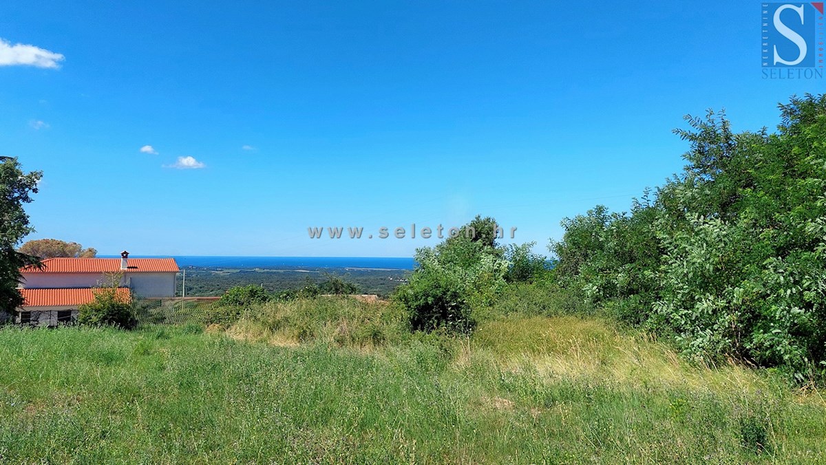 Terreno edificabile con vista mare, superficie 1.158 m2, vicino a Poreč-Parenzo