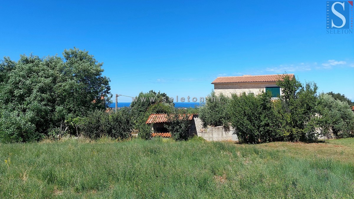 Terreno edificabile con vista mare, superficie 1.158 m2, vicino a Poreč-Parenzo