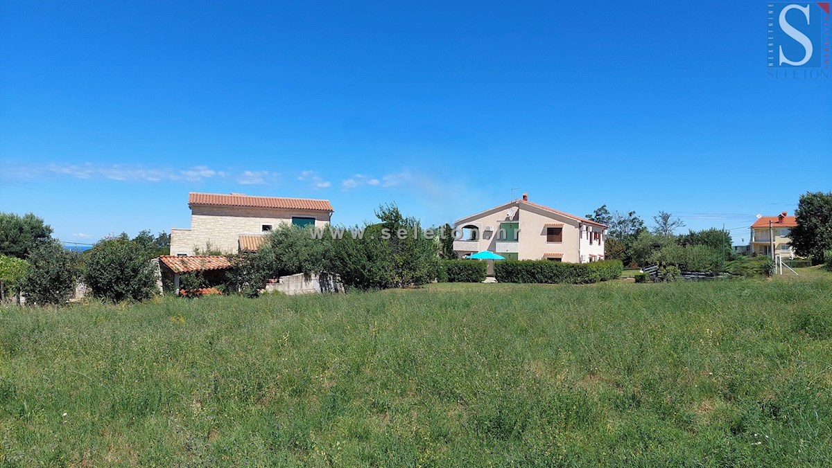 Terreno edificabile con vista mare, superficie 1.158 m2, vicino a Poreč-Parenzo