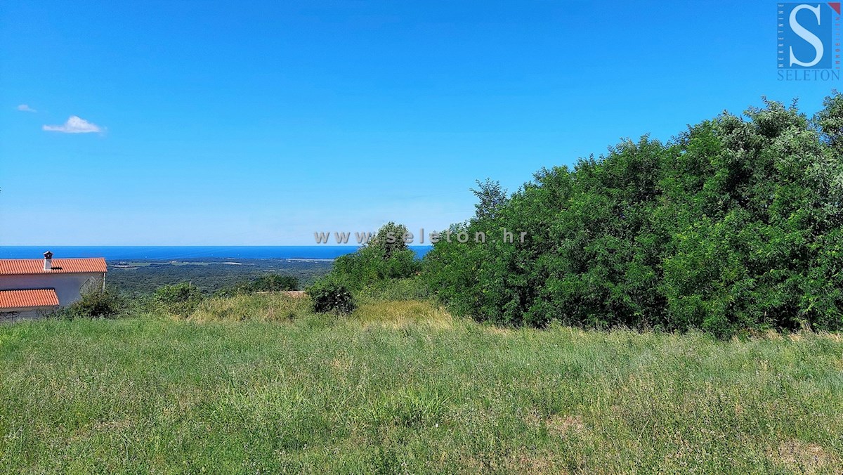 Terreno edificabile con vista mare, superficie 1.158 m2, vicino a Poreč-Parenzo