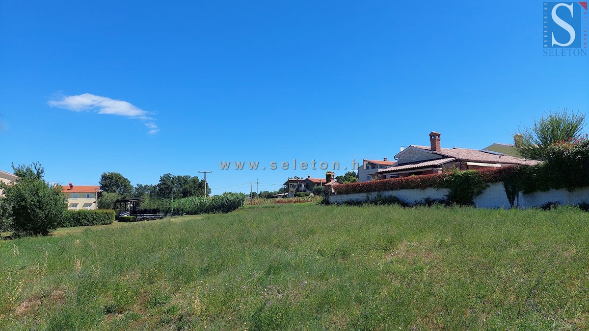 Terreno edificabile con vista mare, superficie 1.158 m2, vicino a Poreč-Parenzo