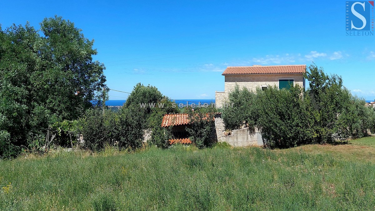 Terreno edificabile con vista mare, superficie 1.158 m2, vicino a Poreč-Parenzo
