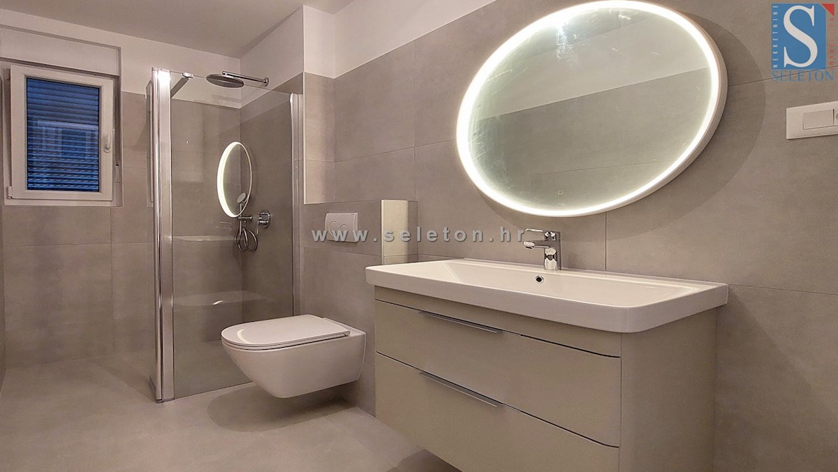 Nuovo appartamento di 67 m2 con vista mare, ASCENSORE, 2 posti auto