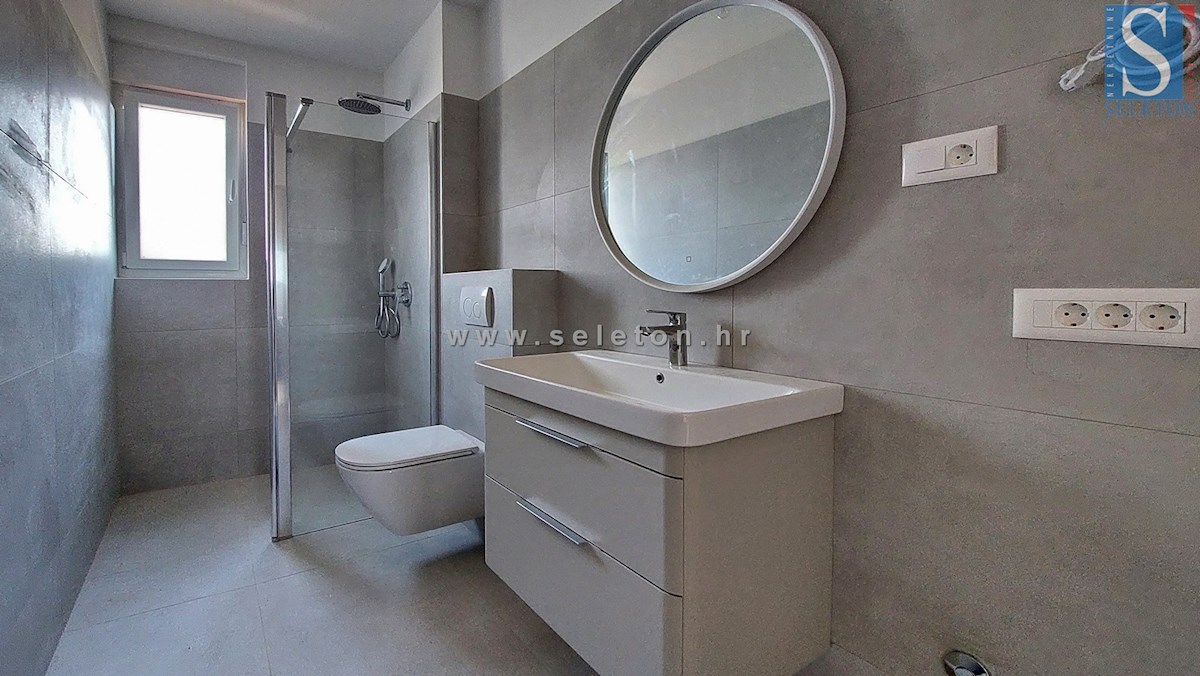 Nuovo appartamento di 67 m2 con vista mare, ASCENSORE, 2 posti auto