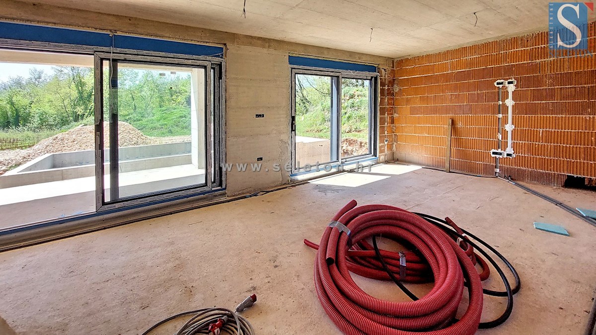 Casa indipendente di 169 m2 con piscina in costruzione