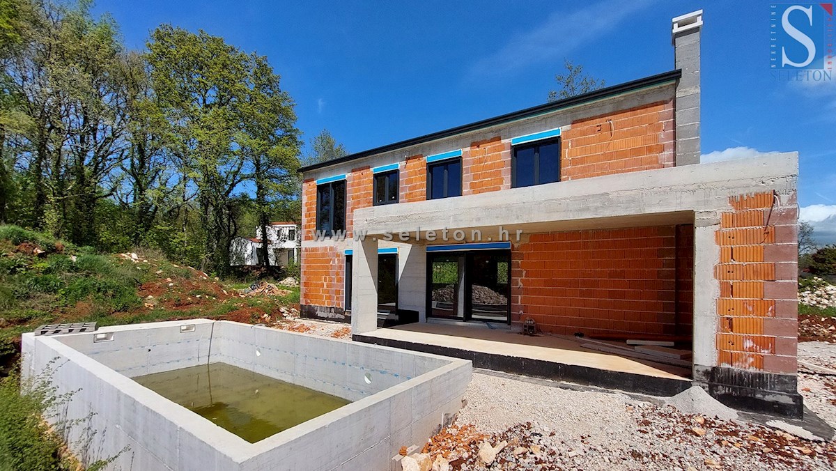 Casa indipendente di 169 m2 con piscina in costruzione