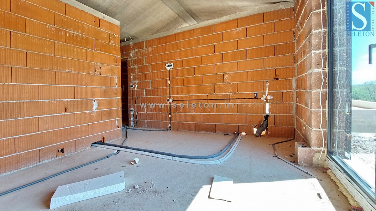 Casa indipendente di 169 m2 con piscina in costruzione