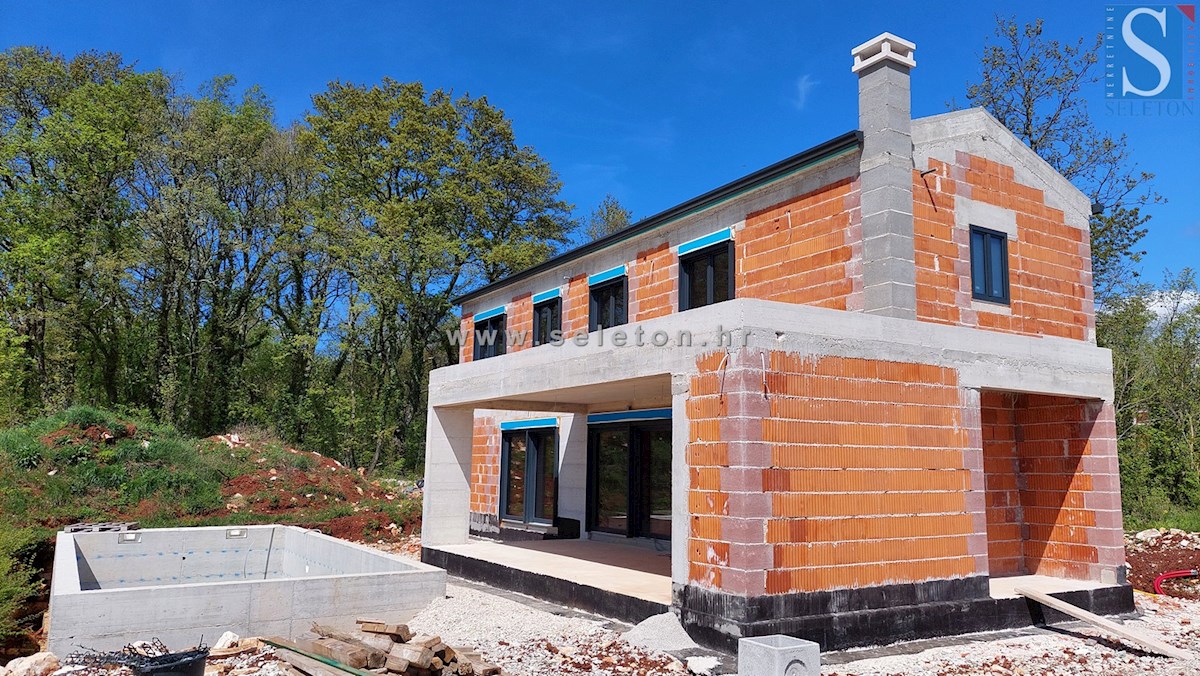 Casa indipendente di 169 m2 con piscina in costruzione