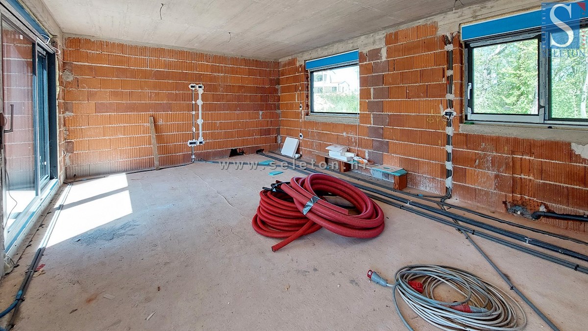 Casa indipendente di 169 m2 con piscina in costruzione