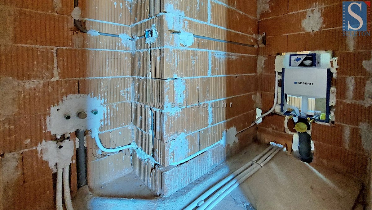 Casa indipendente di 169 m2 con piscina in costruzione