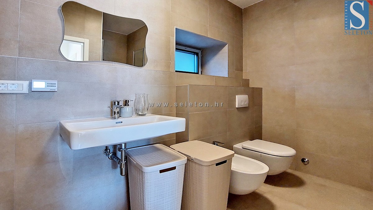 Poreč-Parenzo - dintorni, appartamento completamente ristrutturato di 52 m2
