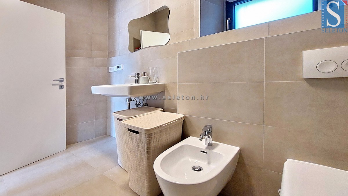 Poreč-Parenzo - dintorni, appartamento completamente ristrutturato di 52 m2