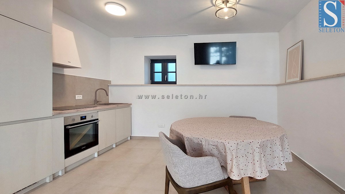 Poreč-Parenzo - dintorni, appartamento completamente ristrutturato di 52 m2